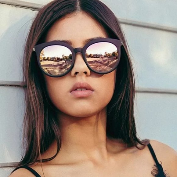 💎✨ Rose Gold Mirrored Sunglasses - Picture 7 of 8